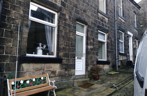 Haworth House | Stunning cosy cottage! Close to Haworth and amenities