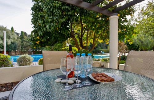 Universal Apartment | Stunning & Cosy, Direct Pool Access, 2BR, with Private Patio! Serenity Townhouse