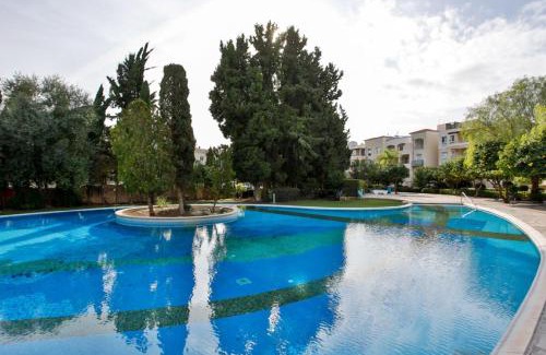 Universal Apartment | Stunning & Cosy, Direct Pool Access, 2BR, with Private Patio! Serenity Townhouse