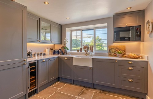 Snowshill Village House | Stunning Cotswold Cottage in Snowshill, Broughwood