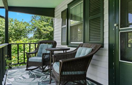Prospect Apartment | Stunning Cottage in Famous KY Garden -Sleeps 2