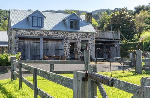 Rose Valley House | Stunning cottage on beautiful farm close to beaches and cafes