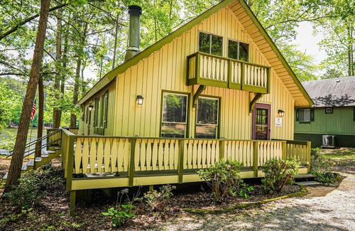 Pine Mountain Ski Chalet | Stunning cottage overlooking Lake Innsbruck 5 miles from Wild Animal Safari!