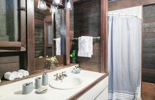 Estate Enighed House | Stunning Cottage with Ocean Views Near Beaches