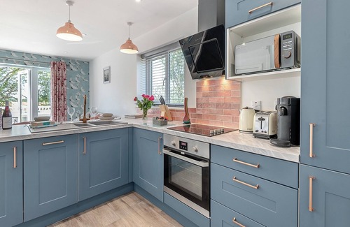 Burgh le Marsh Cottage | Stunning cottage with one king-size double.