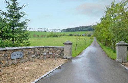 Inverurie Apartment | Stunning Country House - Cinema, Games Room & Hot Tub