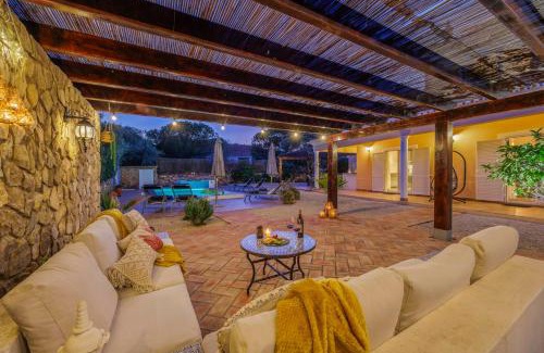 Espargal Villa | Stunning Countryside Villa w Private Garden & Pool