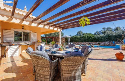 Espargal Villa | Stunning Countryside Villa w Private Garden & Pool