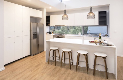 Dunsborough House | Stunning Couples Retreat with Ocean Views just 300 Metres to Beach