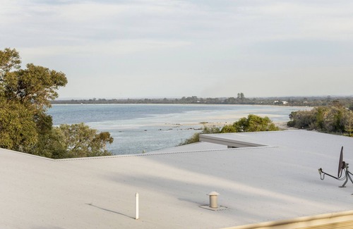 Dunsborough House | Stunning Couples Retreat with Ocean Views just 300 Metres to Beach