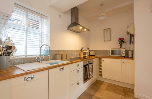 Warkworth Cottage | Stunning courtyard cottage set back from the River Coquet. With castle views.