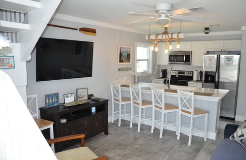 Navarre Beach House | Stunning Cozy Navarre Beach Town House Newly Renovated in a Great Location