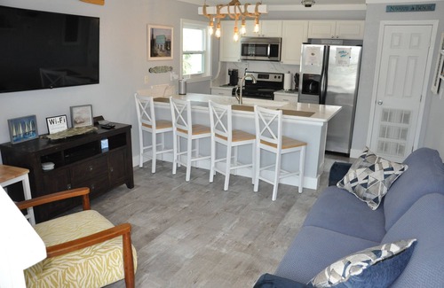 Navarre Beach House | Stunning Cozy Navarre Beach Town House Newly Renovated in a Great Location