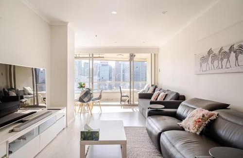 Darling Harbour Apartment | Stunning Darling Harbour View Apartment & Parking