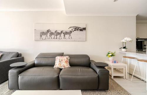 Darling Harbour Apartment | Stunning Darling Harbour View Apartment & Parking