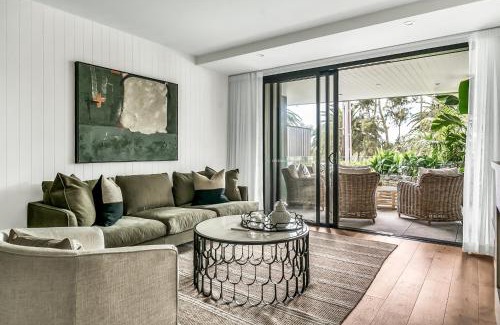 Collaroy Apartment | Stunning designer 3 Bed 2 bath opp Long Reef Golf Course