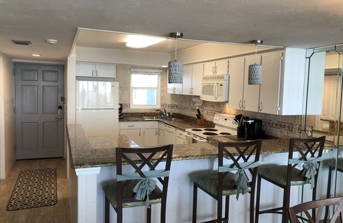 Van Valzah Condo | Stunning direct oceanfront 2-Bd/2-Bath Condo, 6th fl, Daytona Beach Shores FL
