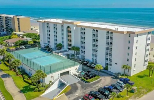 Van Valzah Condo | Stunning direct oceanfront 2-Bd/2-Bath Condo, 6th fl, Daytona Beach Shores FL