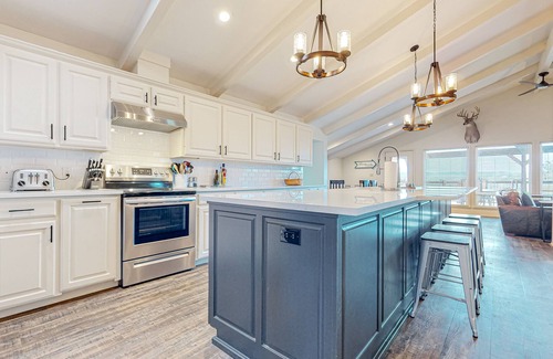 Wimberley House | Stunning dog-friendly home with game room, hot tub, water view, & W/D
