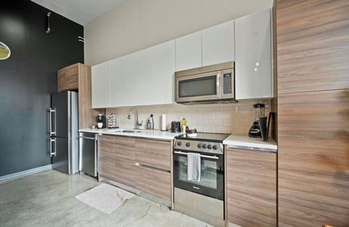 Downtown Dallas Apartment | Stunning Downtown Apartment | Pool, Laundry, Parking