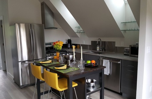 Bozeman Apartment | Stunning downtown studio with private deck and parking