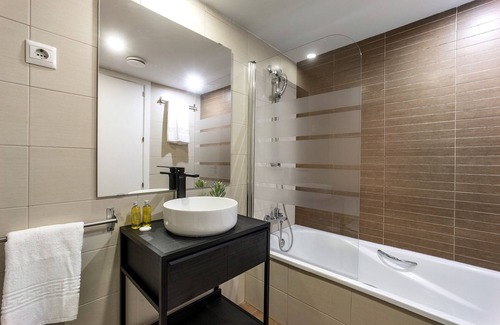 Collblanc y La Torrassa Apartment | Stunning duplex apartment with sunny terrace