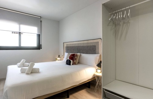 Collblanc y La Torrassa Apartment | Stunning duplex apartment with sunny terrace