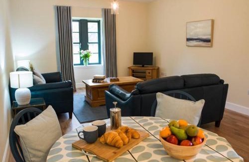 Ratho Apartment | Stunning Edinburgh 1820s stables converted studio
