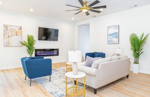 Denver Heights House | Stunning Elegance 4BR2.5 BA Near Vibrant Downtown
