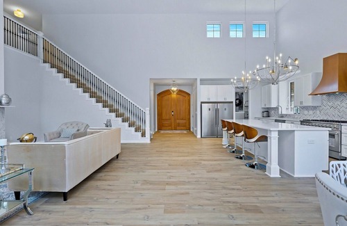 Plymouth House | Stunning Elegant Retreat. Central. New home!