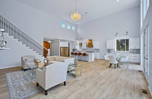 Plymouth House | Stunning Elegant Retreat. Central. New home!