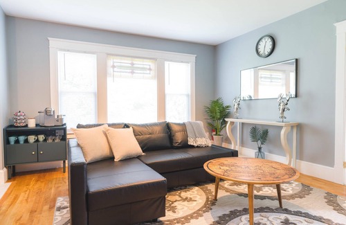 Oakdale Apartment | Stunning Entire Three Units Apts (USM AREA)