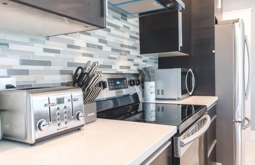 Oakdale Apartment | Stunning Entire Three Units Apts (USM AREA)
