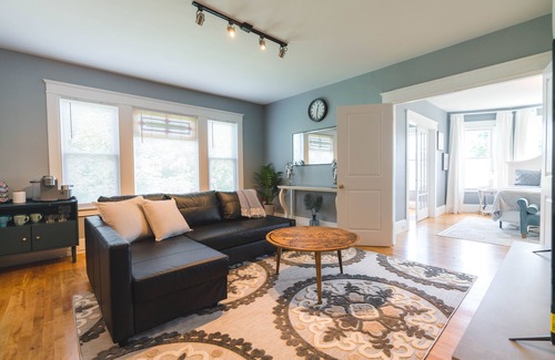 Oakdale Apartment | Stunning Entire Three Units Apts (USM AREA)