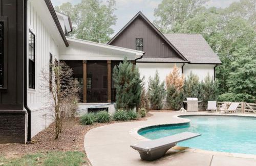 Franklin House | Stunning Estate in Leipers Fork with Pool, Hot Tub, Sauna