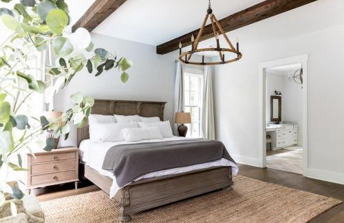 Franklin House | Stunning Estate in Leipers Fork with Pool, Hot Tub, Sauna