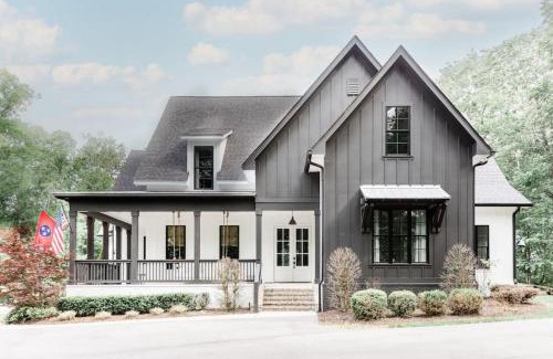 Franklin House | Stunning Estate in Leipers Fork with Pool, Hot Tub, Sauna