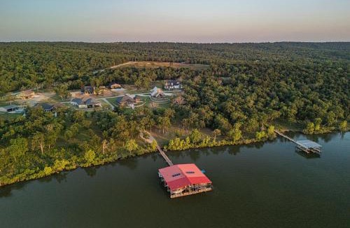 Eufaula House | Stunning Eufaula Waterfront Home in Dixie Cove