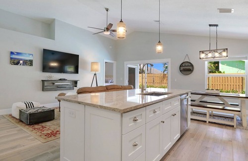 North Palm Beach Heights House | Stunning & Exceptionally Clean 3 Bdrm Private Pool Home | Chloe's Casita
