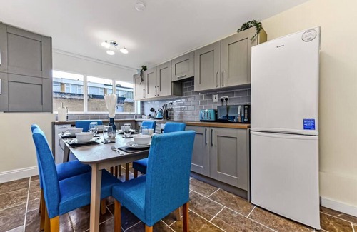 Hackney Wick House | Stunning Family Home - Sleeps 11