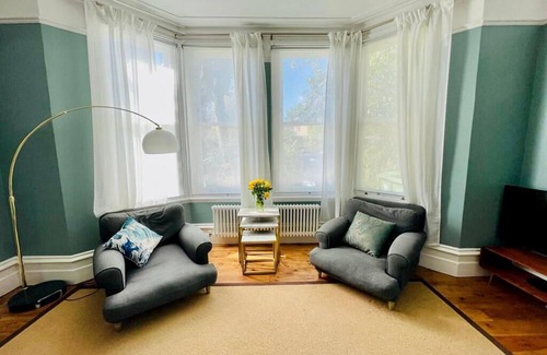 Catford House | Stunning family home, large garden and playroom