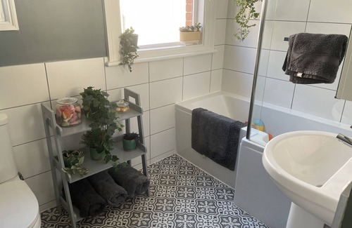Catford House | Stunning family home, large garden and playroom