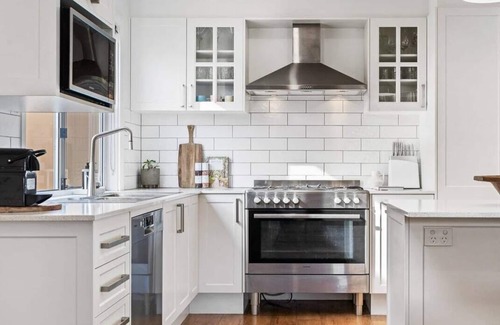 Orange House | Stunning Family Home on Prince - Close to CBD!