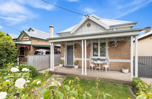 Orange House | Stunning Family Home on Prince - Close to CBD!