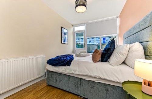 Hackney Wick Apartment | Stunning Family Home - Sleeps 11