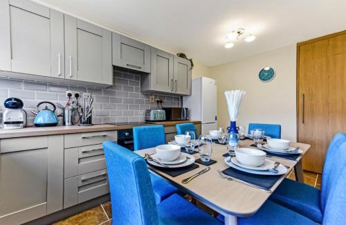 Hackney Wick Apartment | Stunning Family Home - Sleeps 11