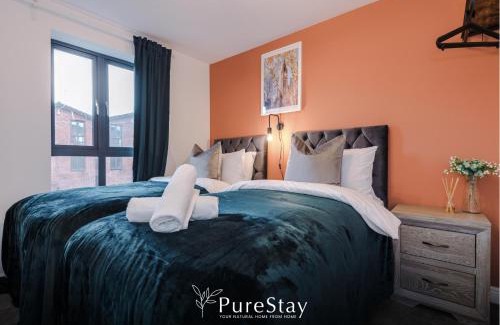 Failsworth House | Stunning Five Bedroom Manchester House with Free Parking By PureStay Short Lets & Serviced Accommodation