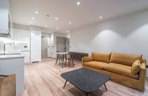 Tottenham Hale Apartment | Stunning Flat in North London