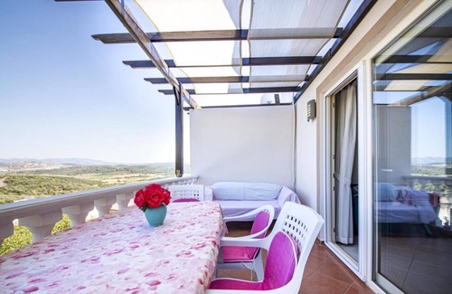 Bogazici Apartment | Stunning Flat near Beach with Shared Pool n Bodrum