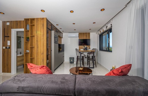 Selce Apartment | Stunning flat right by the sea with pool, sea view, outdoor shower, sunbeds